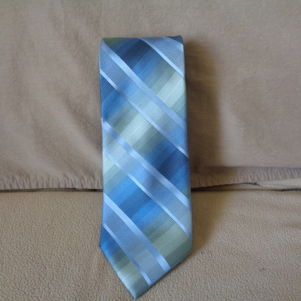 Kenneth Cole Reaction Blue Green Gray Silk Tie - Picture 1 of 3